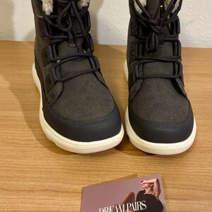 Dream Pairs Gray Winter Boots Size 7.5